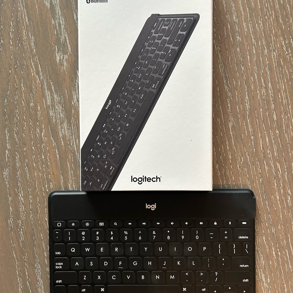 Logitech Keys-To-Go Super-Slim, Super-Light Bluetooth Keyboard - iPhone, iPad - Picture 5 of 6
